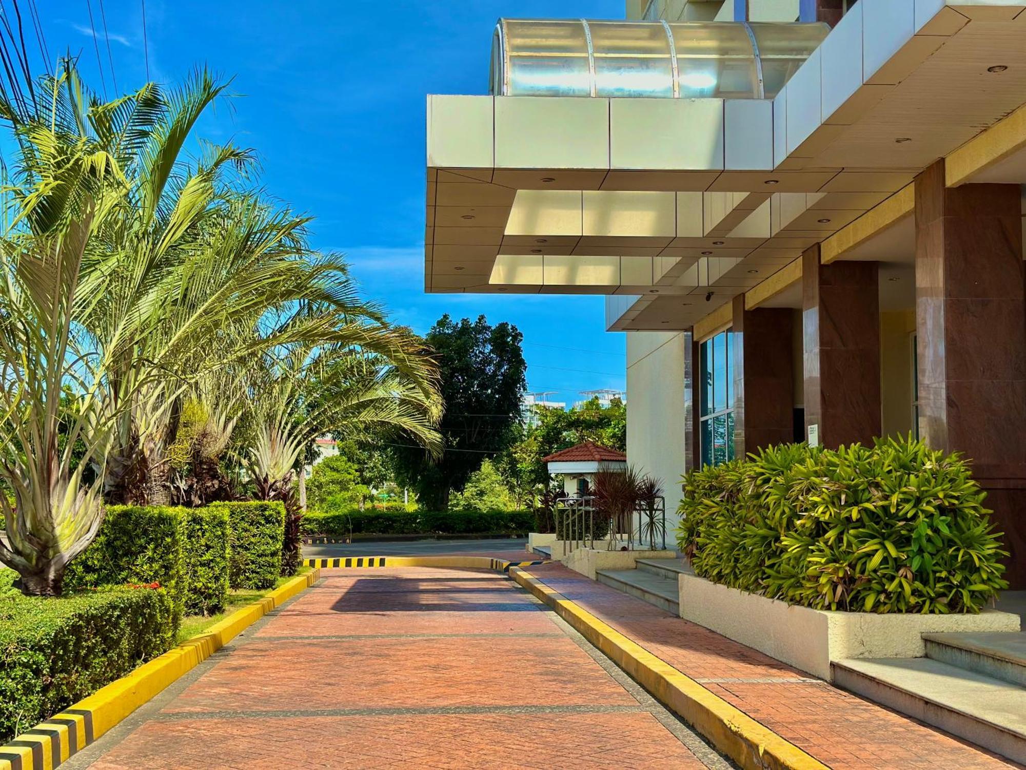 Oceanview Deluxe 1Br Suite La Mirada Lapu-Lapu City Exterior photo